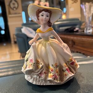 BEAUTIFUL RELPO 5940 TEENAGE SOUTHERN GIRL PLANTER!